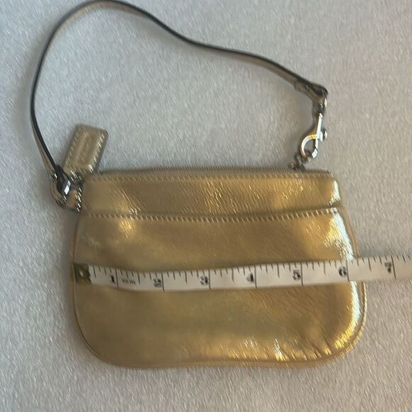 Adorable Coach Metallic Gold Leather Glossy  Small Wristlet - Picture 5 of 8